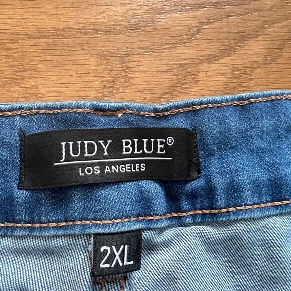 Judy Blue Denim Jean Shorts Size 2XL Medium Wash Cuffed JB150038 - Picture 3 of 9